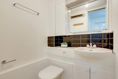 Studio to rent, Sandall Road, London W5