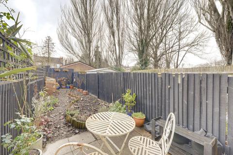 2 bedroom flat for sale, Sangley Road, Catford, SE6