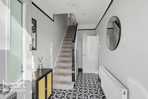 3 bedroom semi-detached house for sale, Westland Avenue, Hornchurch