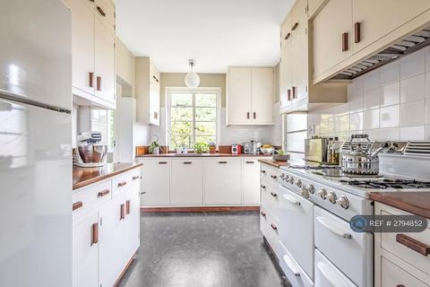 1 bedroom in a flat share to rent, Putney, London, SW15