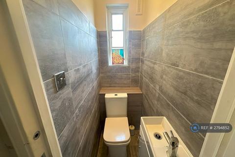 1 bedroom in a flat share to rent, Putney, London, SW15