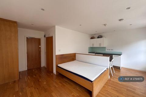 Studio to rent, Blythe Road, London, W14