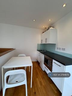 Studio to rent, Blythe Road, London, W14