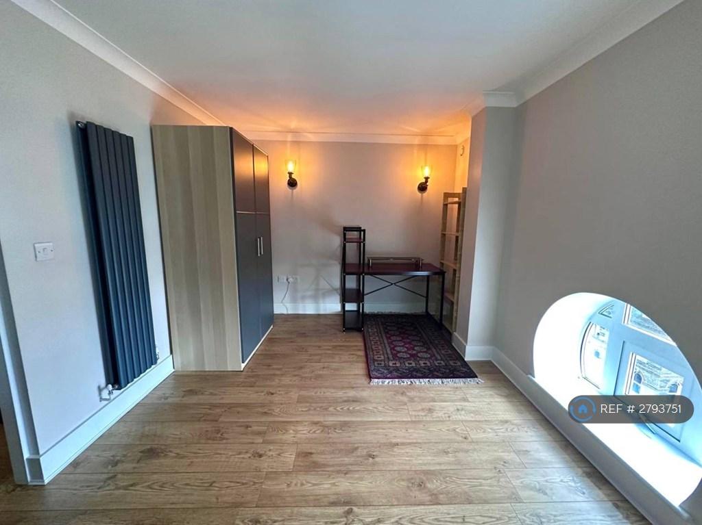 Bedroom/Study