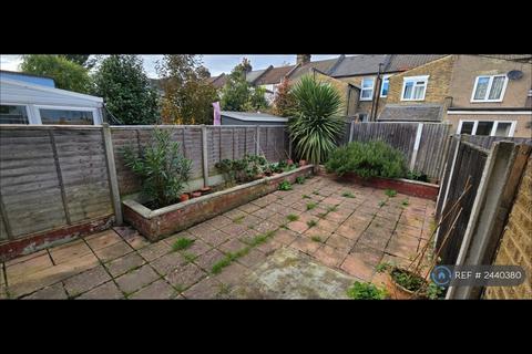 3 bedroom terraced house to rent, Tweedmouth Road, London, E13