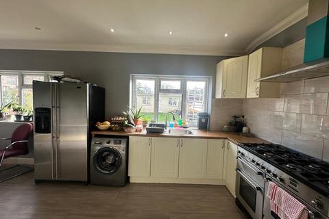 5 bedroom semi-detached house to rent, Cumberland Road, Harrow