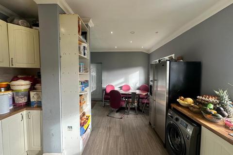 5 bedroom semi-detached house to rent, Cumberland Road, Harrow