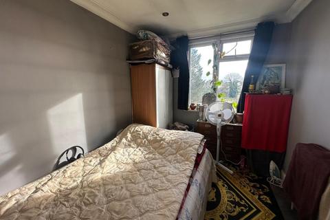 5 bedroom semi-detached house to rent, Cumberland Road, Harrow
