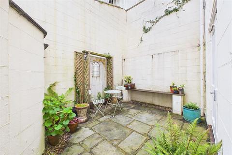 2 bedroom apartment for sale, Popular Mid-Clevedon location