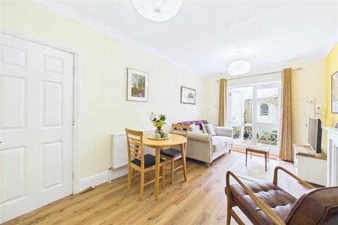 2 bedroom apartment for sale, Popular Mid-Clevedon location
