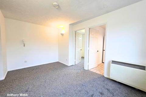 undefined, Leigh Hunt Drive, Southgate, N14
