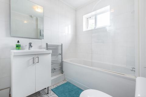 2 bedroom terraced house to rent, Bryson Walk, Manchester, M18