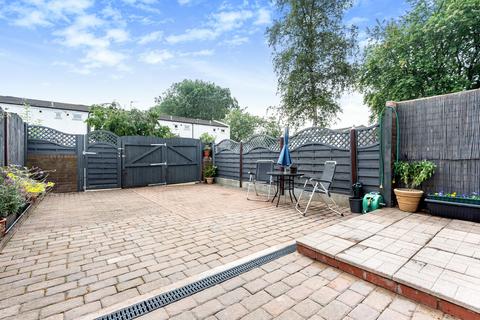 2 bedroom terraced house to rent, Bryson Walk, Manchester, M18