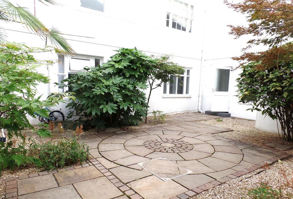 Alt courtyard