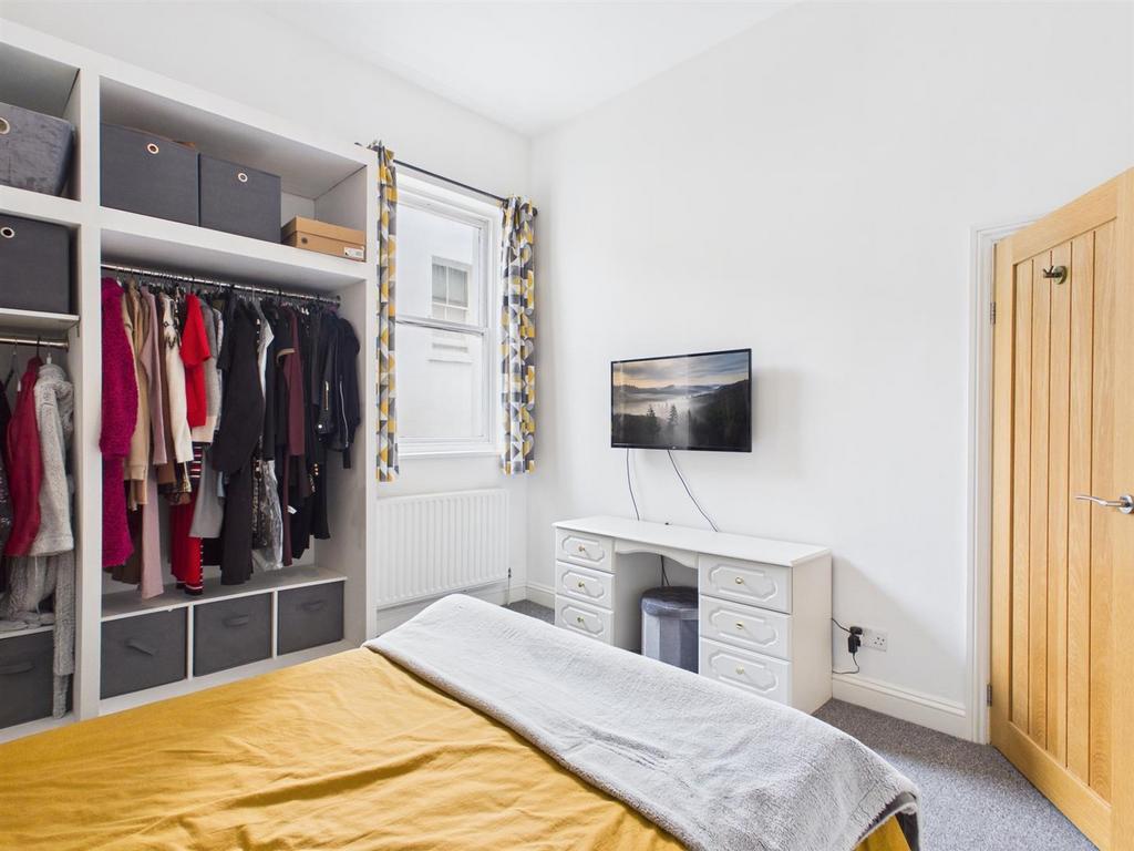 Alternate shot Bedroom