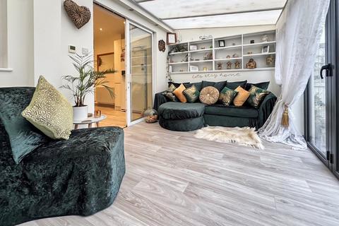 3 bedroom semi-detached house for sale, Toronto Road, Gillingham, ME7