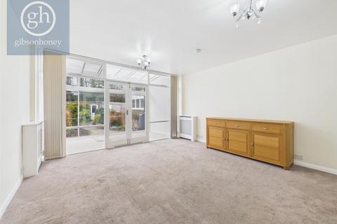 undefined, Milton Road, Uxbridge UB10