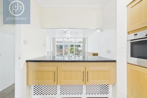 undefined, Milton Road, Uxbridge UB10