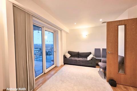 2 bedroom flat to rent, Tower Point, Sydney Road. EN2