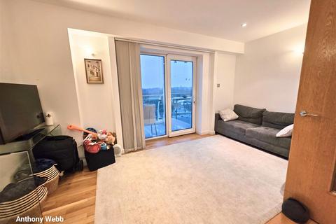 2 bedroom flat to rent, Tower Point, Sydney Road. EN2