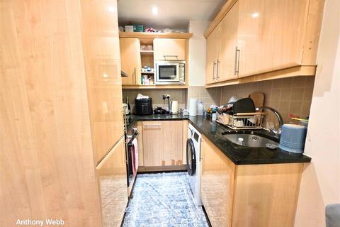 2 bedroom flat to rent, Tower Point, Sydney Road. EN2