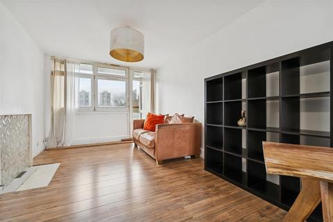2 bedroom flat to rent, Henty Close, London SW11