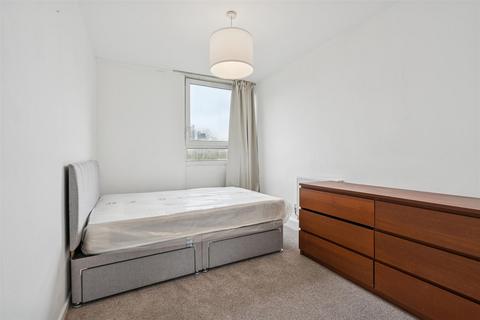 2 bedroom flat to rent, Henty Close, London SW11