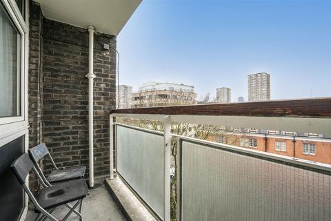 2 bedroom flat to rent, Henty Close, London SW11