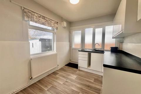 2 bedroom semi-detached bungalow to rent, Badger Hall Avenue, Benfleet