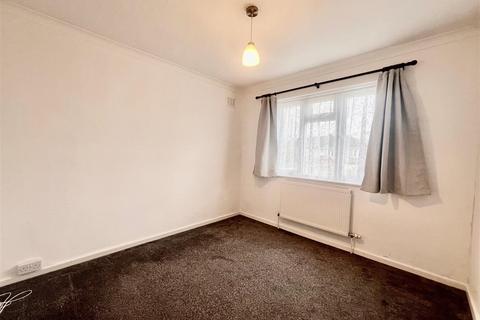 2 bedroom semi-detached bungalow to rent, Badger Hall Avenue, Benfleet