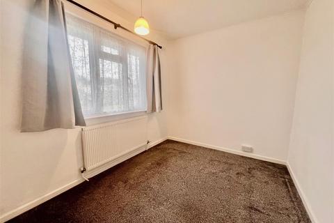 2 bedroom semi-detached bungalow to rent, Badger Hall Avenue, Benfleet