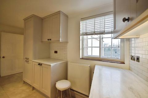 2 bedroom detached house to rent, Park Road, Isleworth, Brentford, London