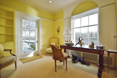 2 bedroom detached house to rent, Park Road, Isleworth, Brentford, London