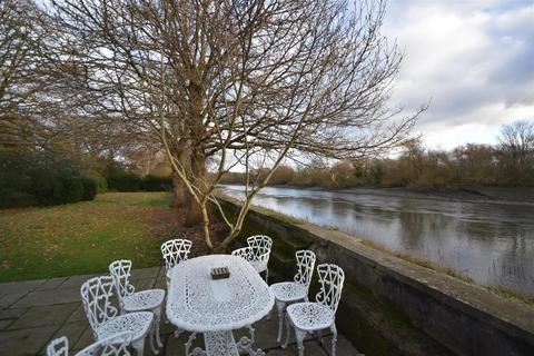 undefined, Park Road, Isleworth, Brentford, London