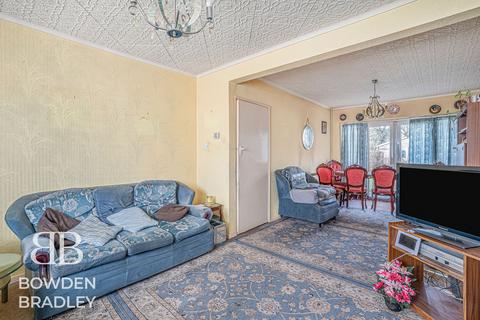 3 bedroom semi-detached house for sale, Wensleydale Avenue, Clayhall, IG5