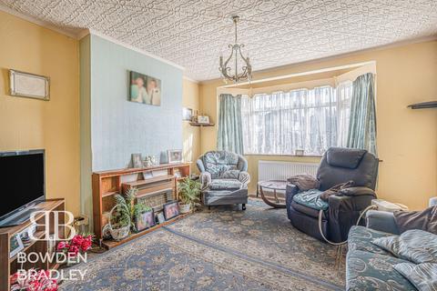 3 bedroom semi-detached house for sale, Wensleydale Avenue, Clayhall, IG5