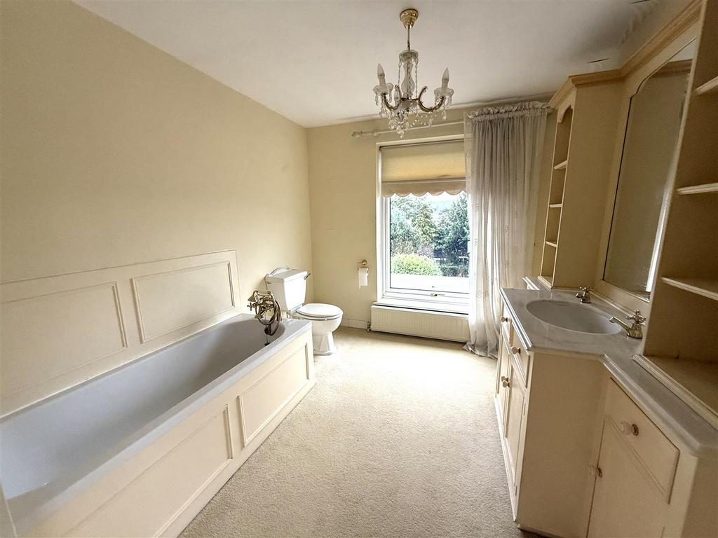 17 hcr bath.jpeg
