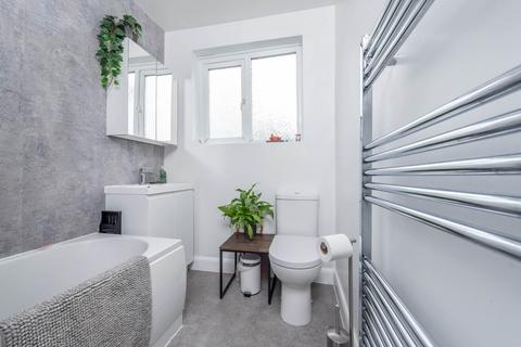 2 bedroom maisonette for sale, Rosebery Close, Morden