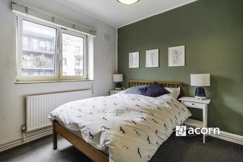 3 bedroom flat to rent, Elmington Estate London SE5