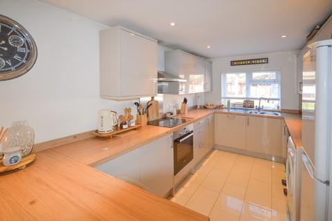 2 bedroom end of terrace house to rent, Ellenborough Close, Bishops Stortford, CM23