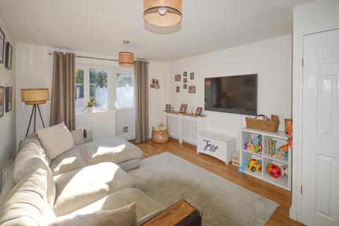 2 bedroom end of terrace house to rent, Ellenborough Close, Bishops Stortford, CM23