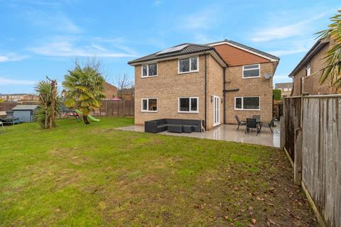 Scarletts Close, Uckfield, East Sussex, TN22