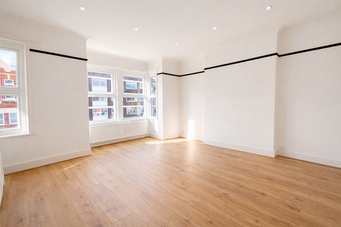 3 bedroom flat to rent, Leigh-on-Sea SS9