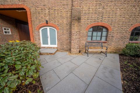 1 bedroom flat for sale, Syresham Gardens, The Priory Syresham Gardens, RH16