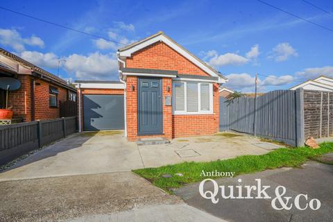 1 bedroom detached bungalow for sale, Paarl Road, Canvey Island, SS8