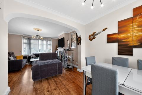 4 bedroom semi-detached house for sale, Harcourt Avenue, Edgware, HA8