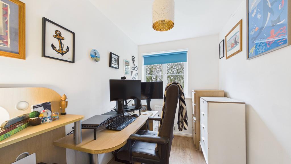 Bedroom (3) / Office