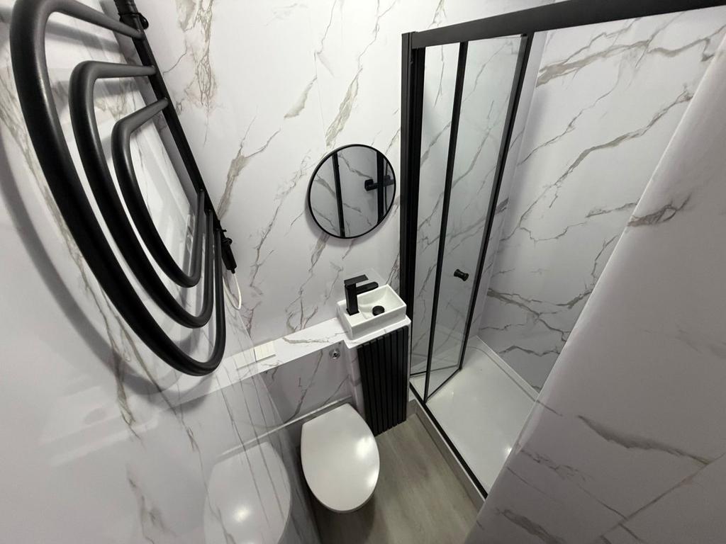 Ensuite to Main Room