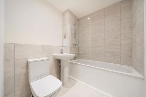 2 bedroom flat to rent, Vousden Grove, London SE28