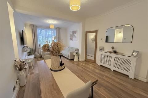4 bedroom end of terrace house for sale, Cobden Street, Aberdare CF44